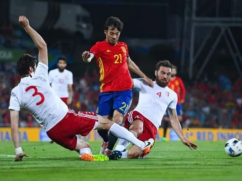 David Silva gia nhập "CLB 100" của La Roja