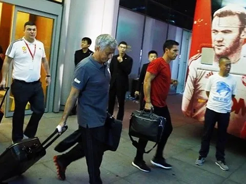 Chuyển động ở M.U: Mourinho tức tối, lấn quyền sếp bự