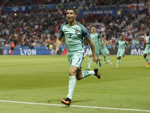 Cristiano Ronaldo - Khi lịch sử không chọn lầm người