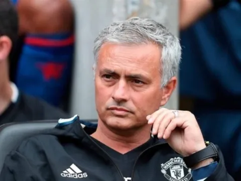 Hãy thông cảm khi Mourinho loại bỏ Bastian Schweinsteiger