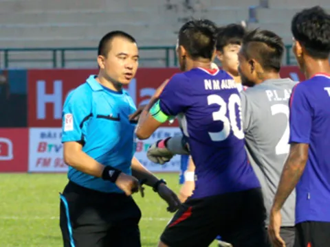 Trọng tài FIFA mắc sai lầm, trận đấu không được đá lại