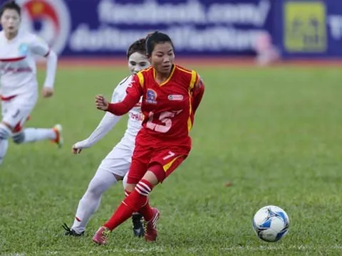 “Bà mẹ” Kim Hồng trở lại sân cỏ