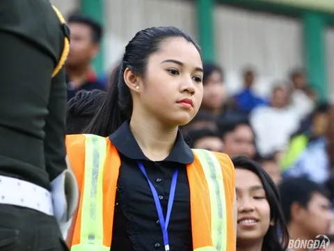 Nữ CĐV Campuchia xinh đẹp hạ nhiệt trận chung kết