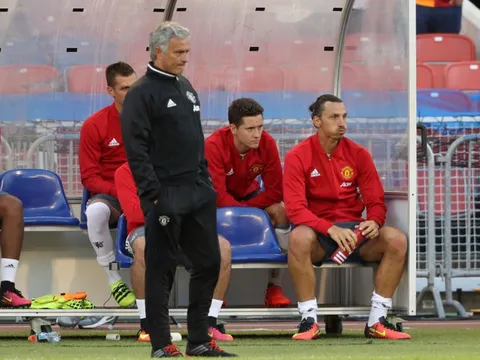 Tại sao người ta cứ trách mãi Mourinho?