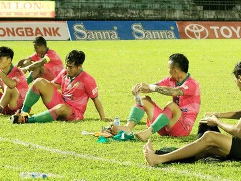 Cờ đến tay Hà Nội T&T