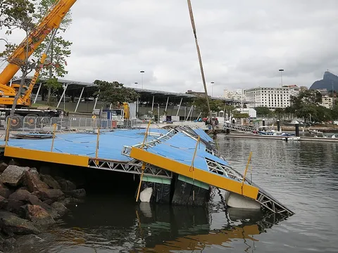 Công trình phục vụ môn đua thuyền Olympic bị sập
