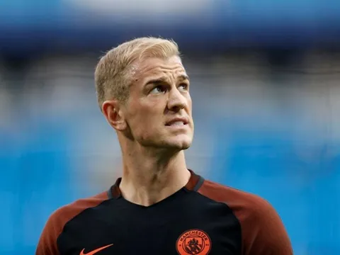 Joe Hart khóc khi nghe fan Man City hát