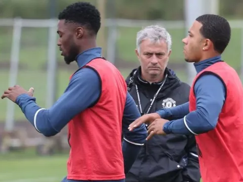 Dấu hiệu chứng tỏ Memphis Depay sẽ ở lại MU
