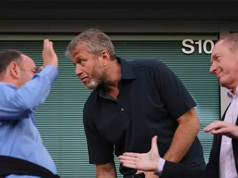 Tỷ phú Abramovich "nổi đóa" với Conte