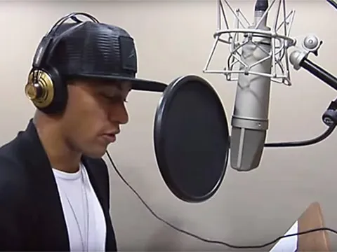 Neymar tung ca khúc đầu tiên lên Facebook