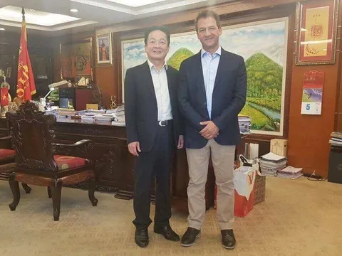 Man “xanh” muốn đưa cầu thủ nhí Việt Nam đi du học