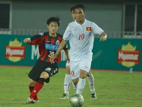 Cầu thủ Nhật nhỏ bé bên cạnh U19 Việt Nam