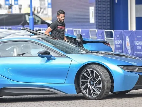 Sao Leicester khổ với dàn siêu xe được tặng