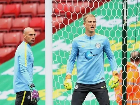 Hart bất chấp tất cả ở lại Man City