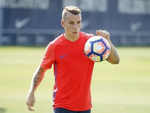 Lucas Digne nhận ‘hình phạt’ đầu tiên tại Barca