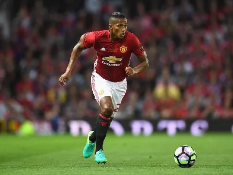 Valencia trên con đường tiếp bước Gary Neville