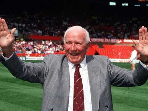 MU bỏ đặc ân dành cho gia đình Sir Matt Busby