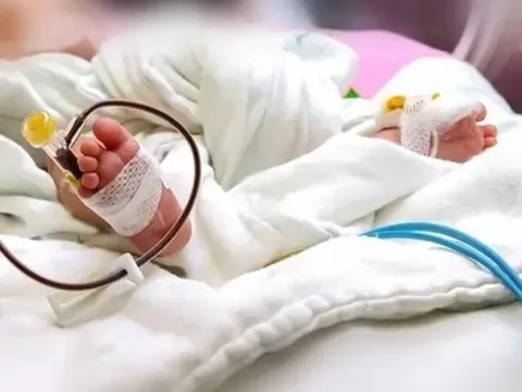 Bé sơ sinh có nhóm máu cực hiếm, khi nguy kịch không có máu truyền, bác sĩ quyết định một điều để giữ lại sự sống