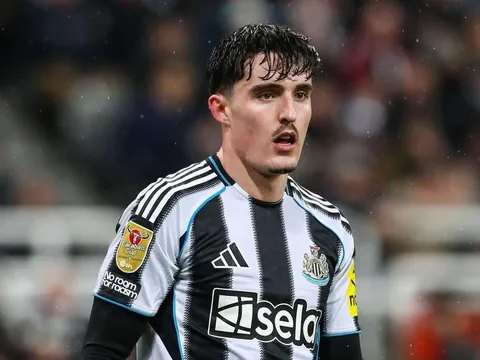 Arsenal đàm phán thuận lợi chiêu mộ Tino Livramento