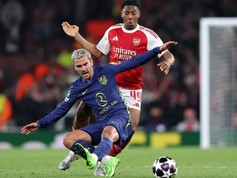 Lý do VAR từ chối phạt đền của Griezmann ở trận gặp Arsenal