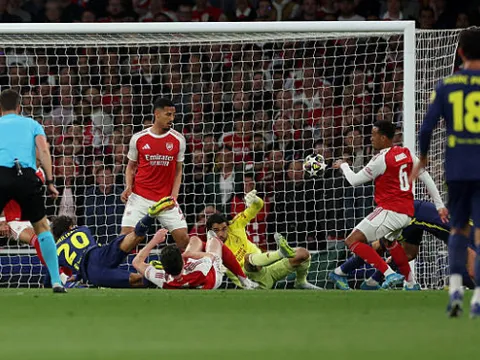 David Raya, đôi bàn tay vàng đưa Arsenal vào chung kết C1