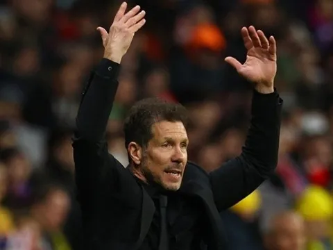 Simeone xô xát với giám đốc Arsenal ở trận bán kết Champions League