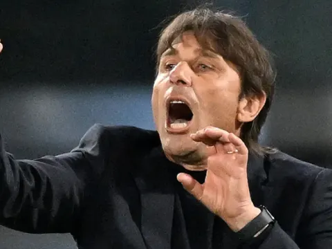 Conte đòi quyền lực tuyệt đối để tiếp tục dẫn dắt Napoli
