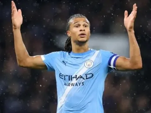 Pep Guardiola không ngăn cản Nathan Ake rời Man City