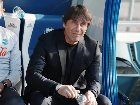 Antonio Conte và nghịch lý vinh quang trên những đống đổ nát