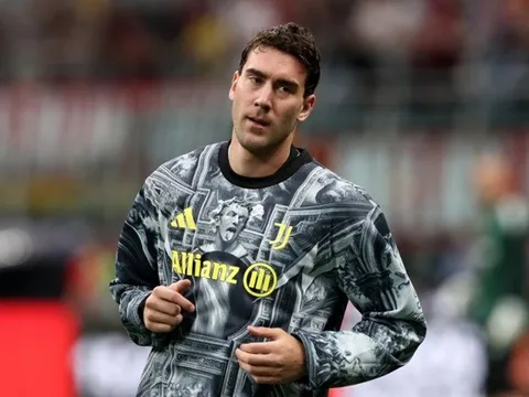 Juventus nguy cơ mất trắng Vlahovic vì tiền hoa hồng
