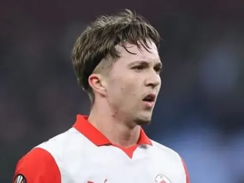 Brentford chi 20 triệu euro mua trung vệ Jannik Schuster