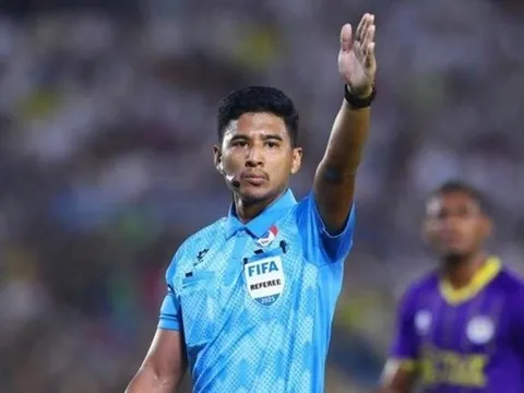 Hai trọng tài FIFA Malaysia bắt chính vòng 22 V-League