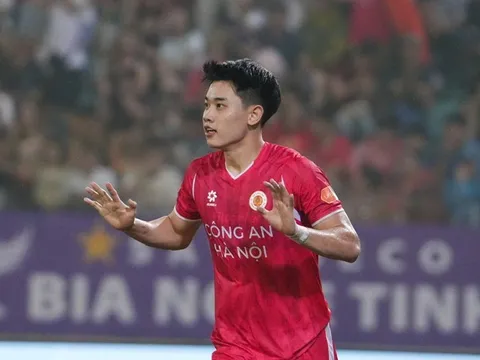Nguyễn Đình Bắc rực sáng giúp CAHN thống trị giải thưởng tháng 4