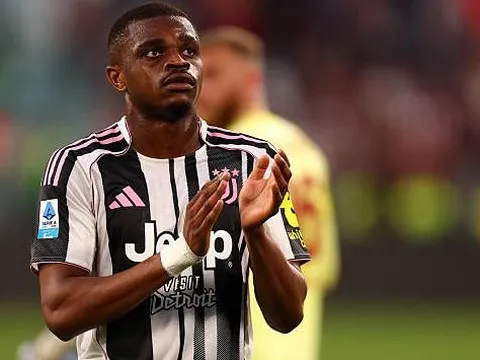 Man Utd tranh Pierre Kalulu với Liverpool