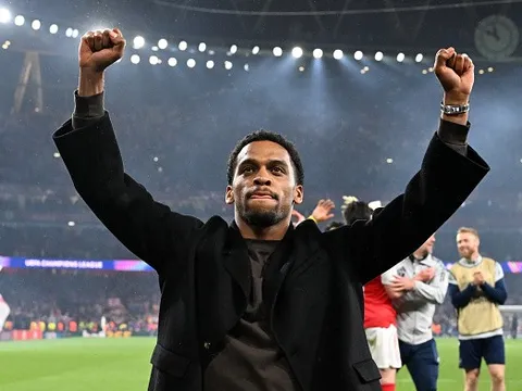 Tranh cãi vị trí hậu vệ cánh phải của Arsenal tại chung kết Cúp C1