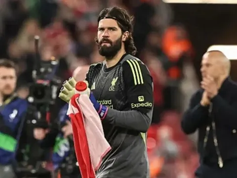 Alisson Becker đếm ngày rời Liverpool để gia nhập Juventus