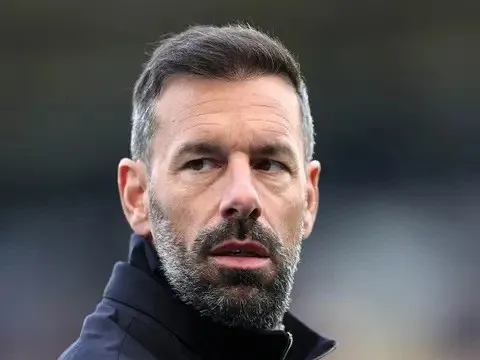 Ruud van Nistelrooy bất ngờ có cơ hội trở lại Anh