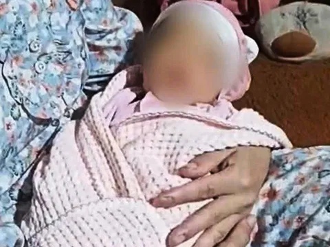 Bé gái bị bỏ rơi ở Ninh Bình kèm lời nhắn gây xót xa: “Con là sinh viên, tự sinh tại phòng trọ”