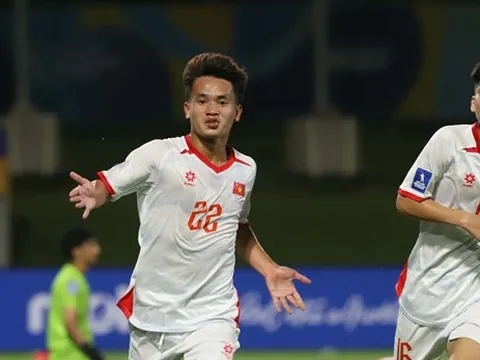 U17 Việt Nam thắng kịch tính Yemen nhờ "siêu dự bị" Quang Hưng