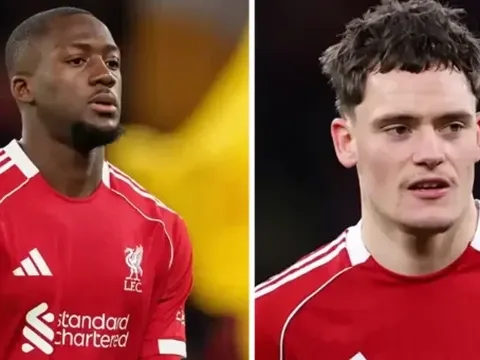 Konate, Wirtz phải tập riêng trước đại chiến Chelsea