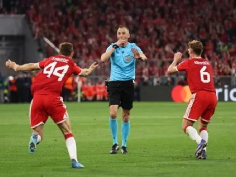 Bayern bị PSG loại, CEO chỉ trích trọng tài