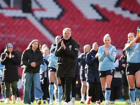 Arsenal sẩy chân, dâng cúp WSL cho Man City