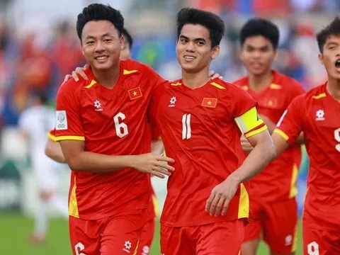 Khoa Ngô và dàn sao Việt kiều chờ quốc tịch để khoác áo U23