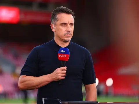 Bàn vụ 115 cáo buộc Man City, Wright ví Neville như Trump