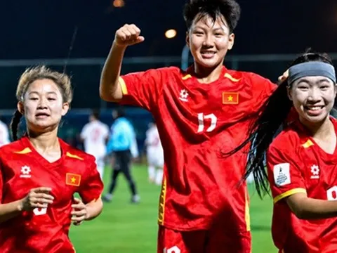 U17 nữ Việt Nam hạ Myanmar bằng 2 siêu phẩm đá phạt để vào tứ kết