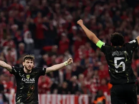 Arsenal có tiền, Kvaratskhelia vào tầm ngắm