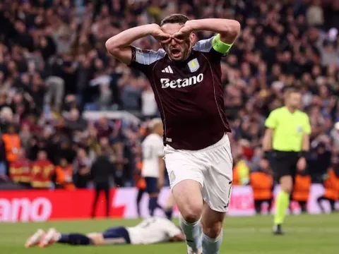 Hạ Forest, McGinn hối thúc Villa vô địch Europa League