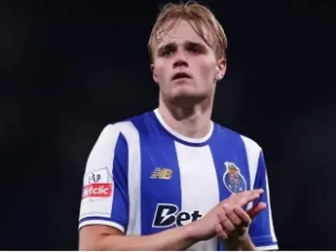 Arsenal cạnh tranh giành chữ ký của tiền vệ Victor Froholdt từ Porto