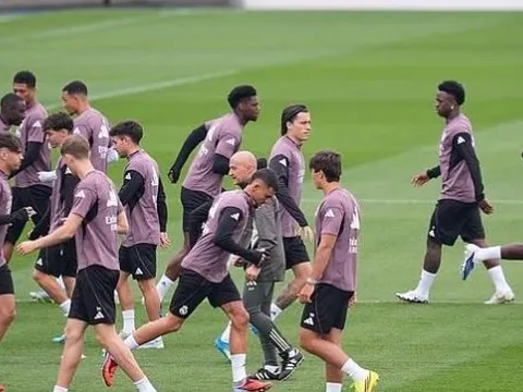 Sự hỗn loạn tại Real Madrid khi phụ huynh ngôi sao lạm quyền