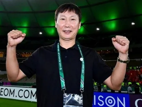 Dàn sao Việt kiều giải bài toán xoay tua cho HLV Kim Sang-sik